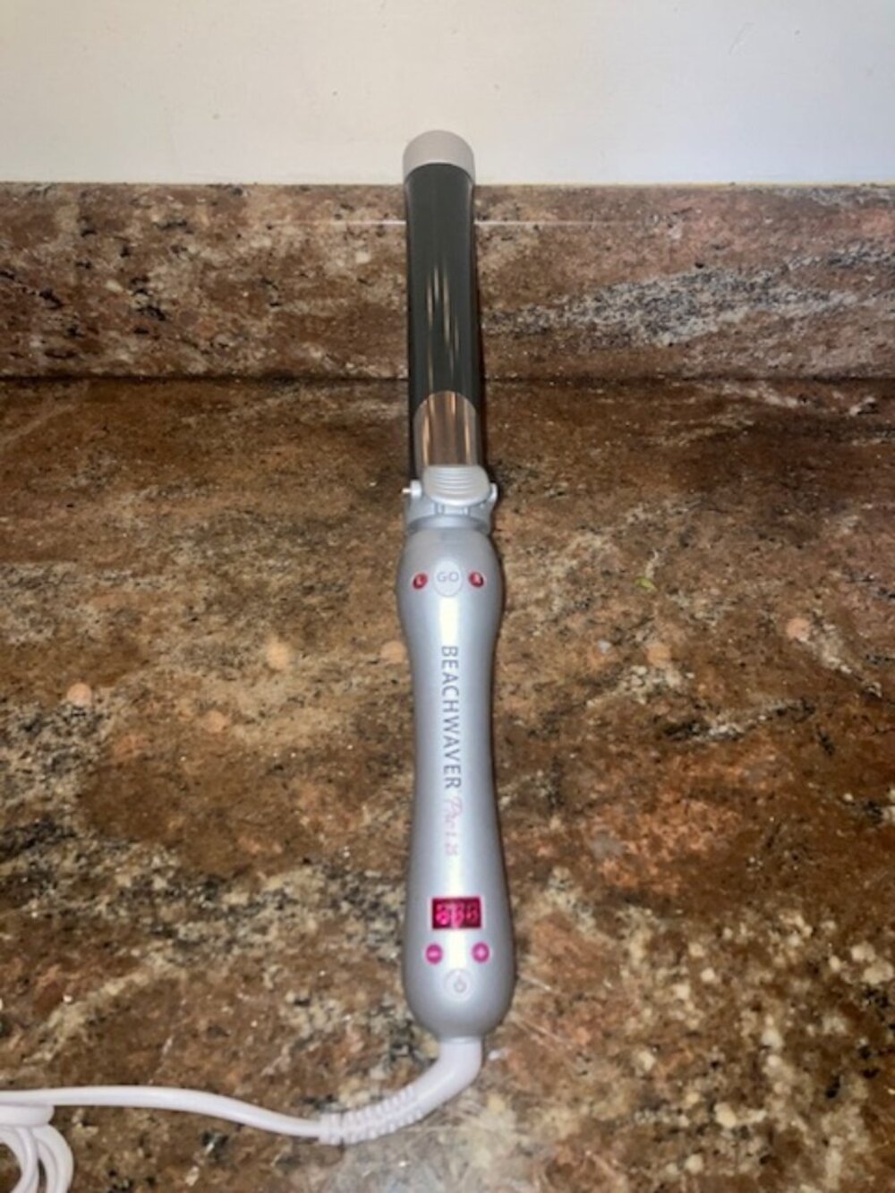 BEACHWAVER® PRO 1.25 DUAL VOLTAGE ROTATING CURLING IRON USED TWICE!! - Picture 10 of 11